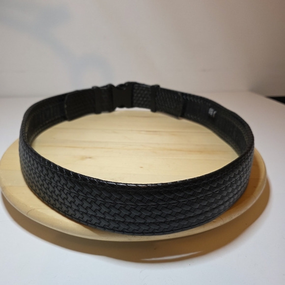 Uncle Mike's Mirage Outer Duty Belt Large 44 Inches Long Basket Weave Hook Loop - Picture 3 of 9